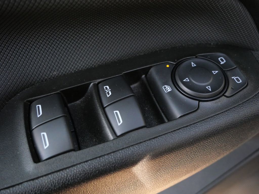 Used 2023 Chevrolet Equinox RS AWD/4WD image 19