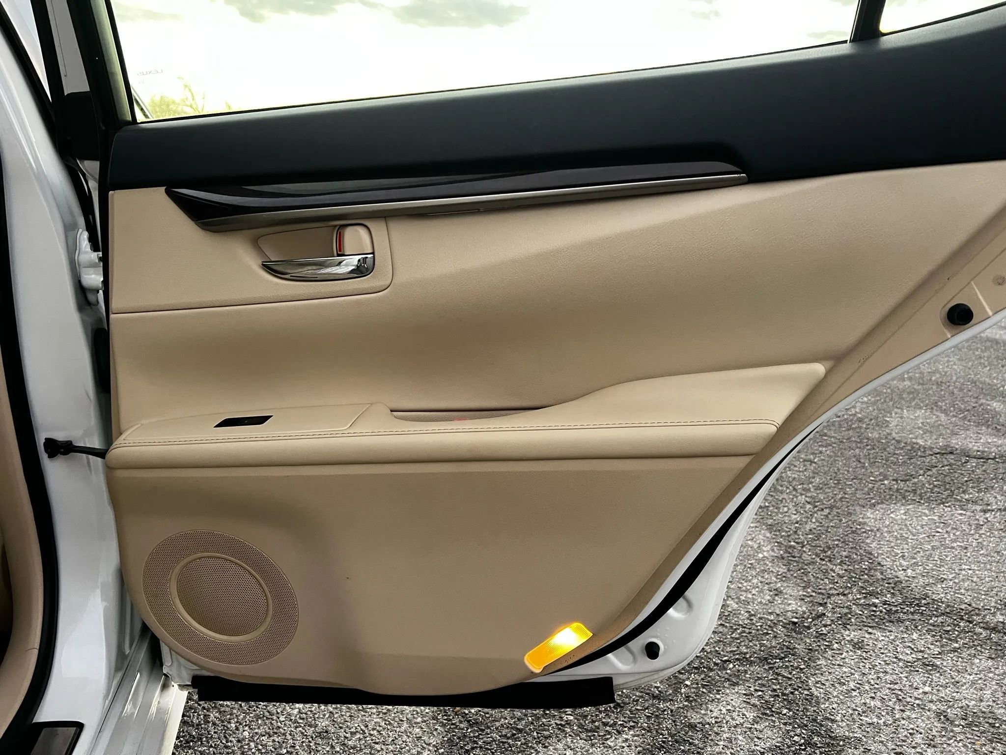 Used 2014 Lexus ES 350 ES 350 Sedan 4D w/ Premium Package image 23