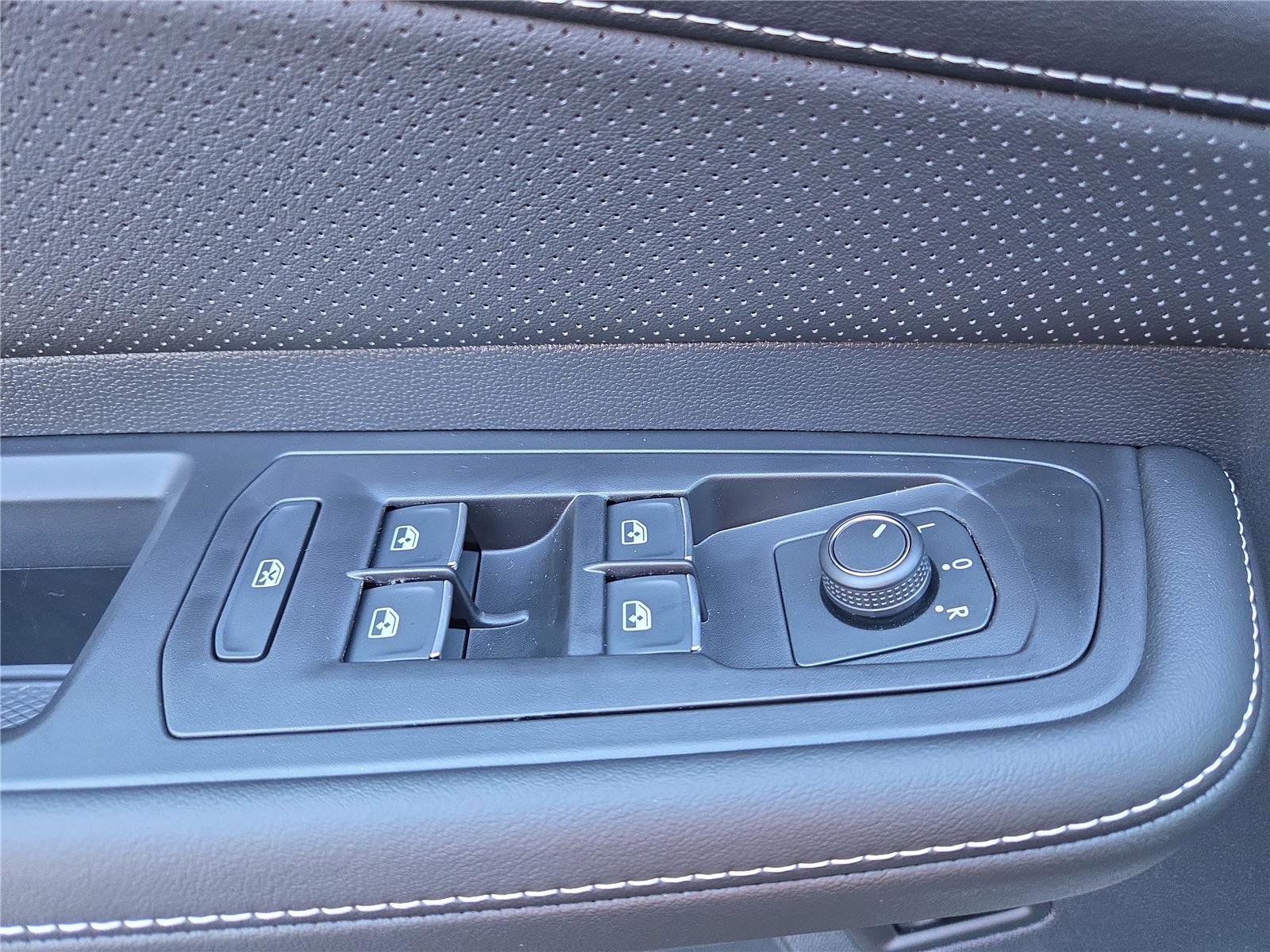 New 2026 Volkswagen Atlas Cross Sport SE image 13