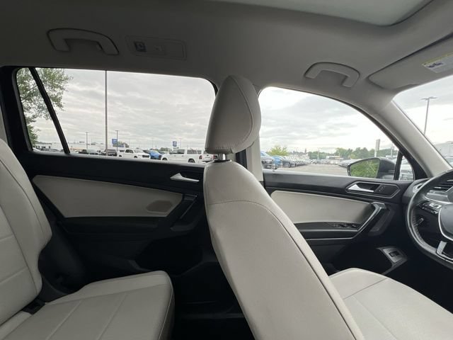 Used 2021 Volkswagen Tiguan SEL AWD/4WD image 16