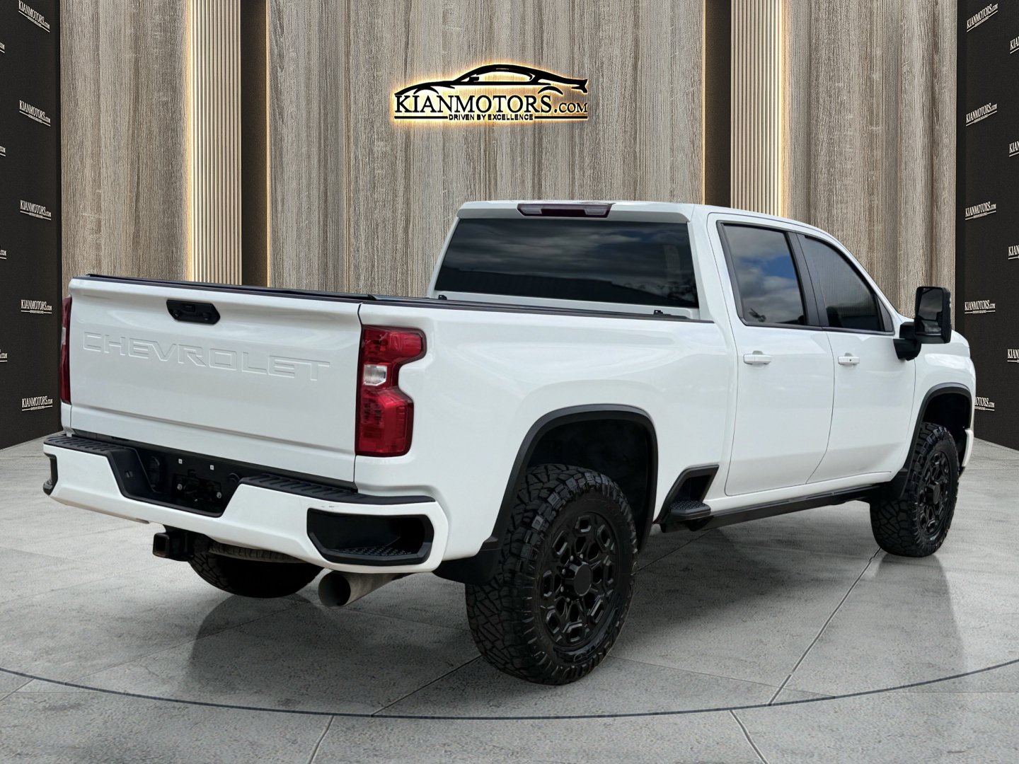 Used 2024 Chevrolet Silverado 2500 LT AWD/4WD image 11