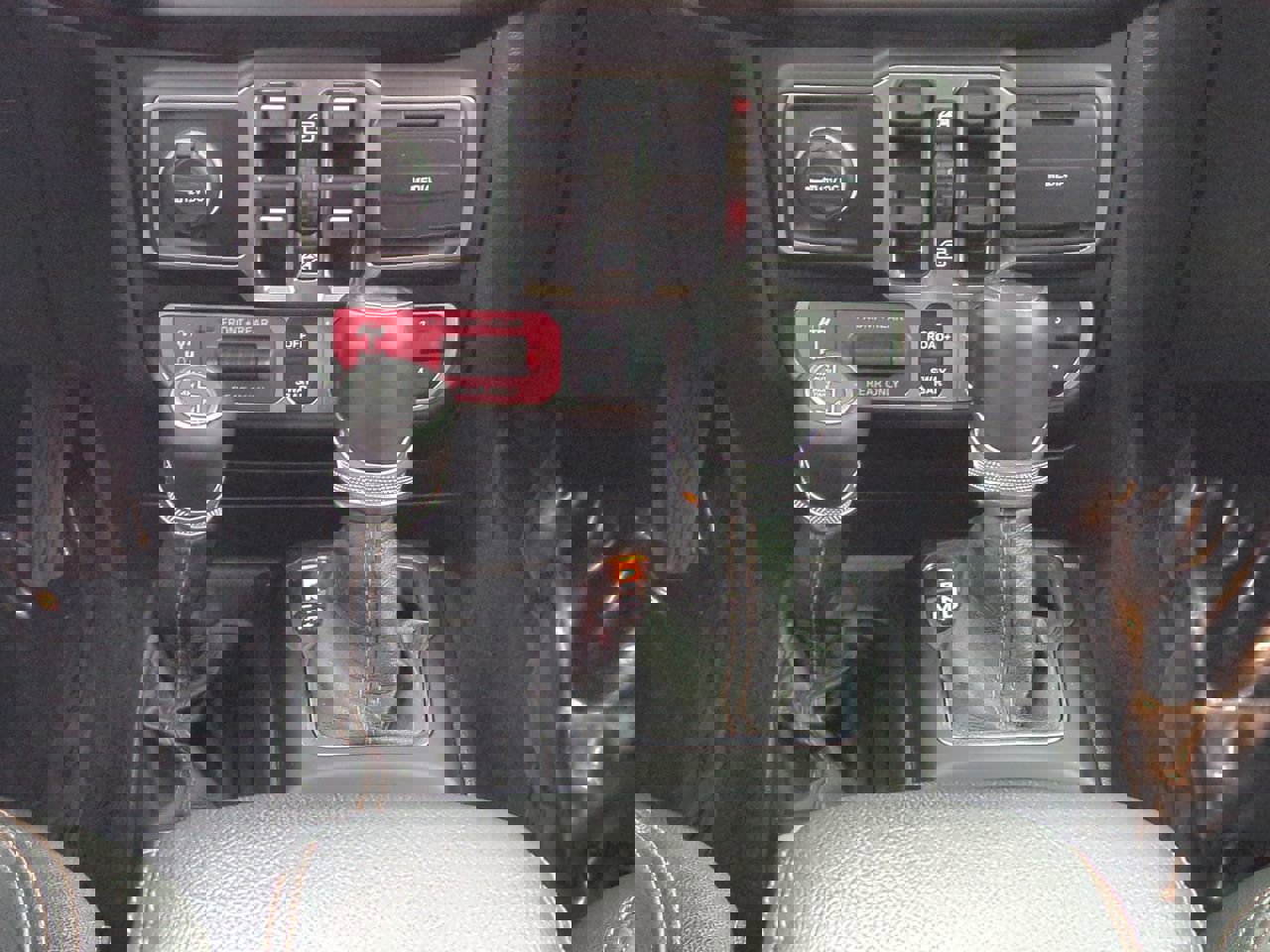 Used 2022 Jeep Wrangler Unlimited Rubicon w/ Xtreme Recon 35" Tire Package image 18