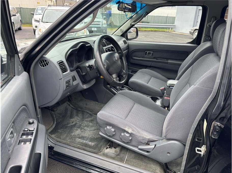 Used 2003 Nissan Frontier SVE image 12