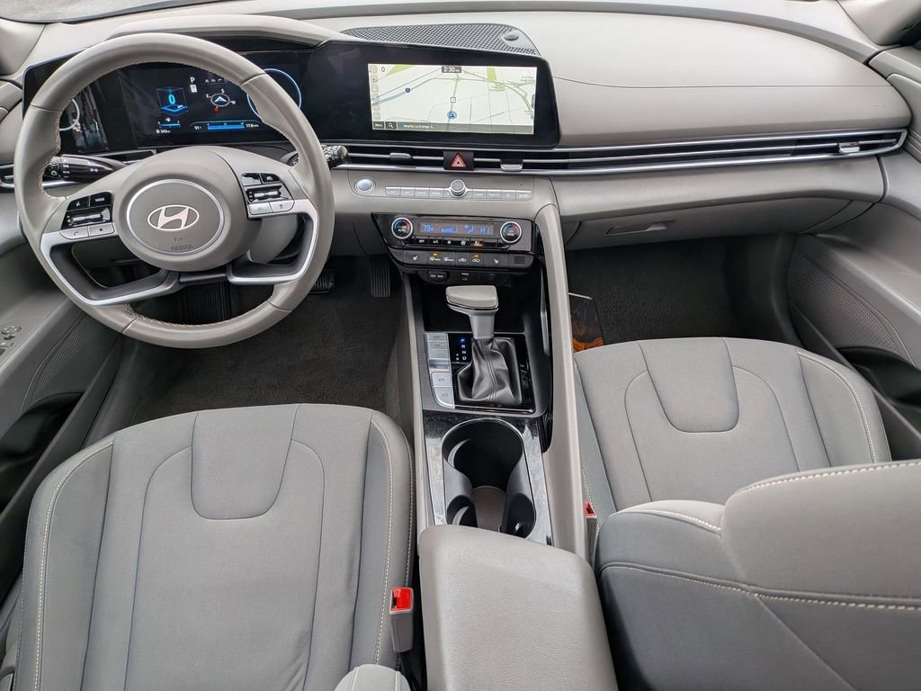 Used 2025 Hyundai Elantra SEL FWD image 21