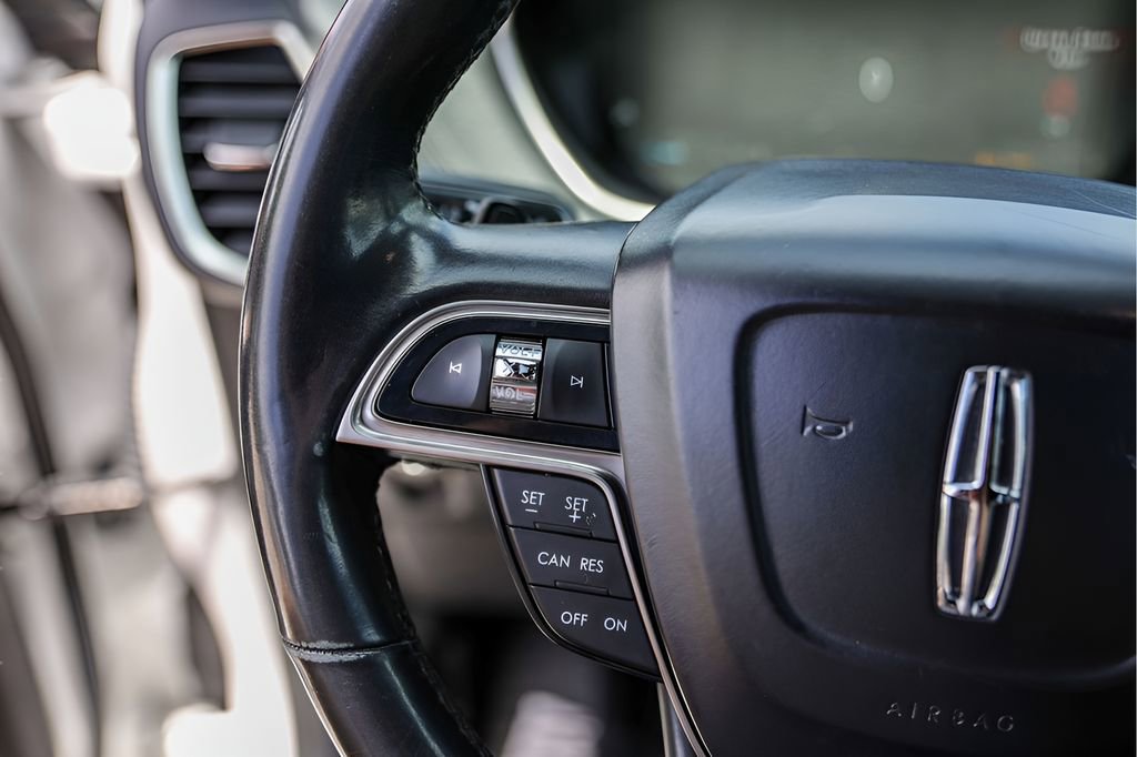 Used 2020 Lincoln Nautilus Reserve FWD image 16