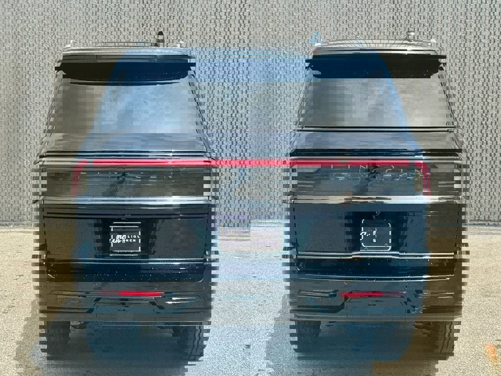 New 2025 Lincoln Navigator Reserve image 5