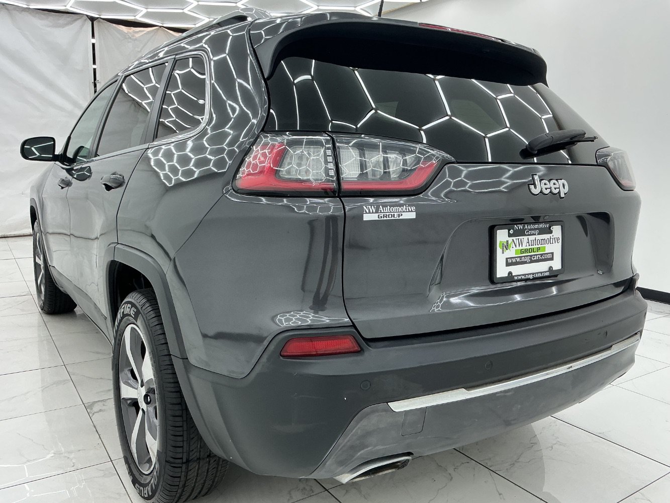 Used 2019 Jeep Cherokee Limited AWD/4WD image 9