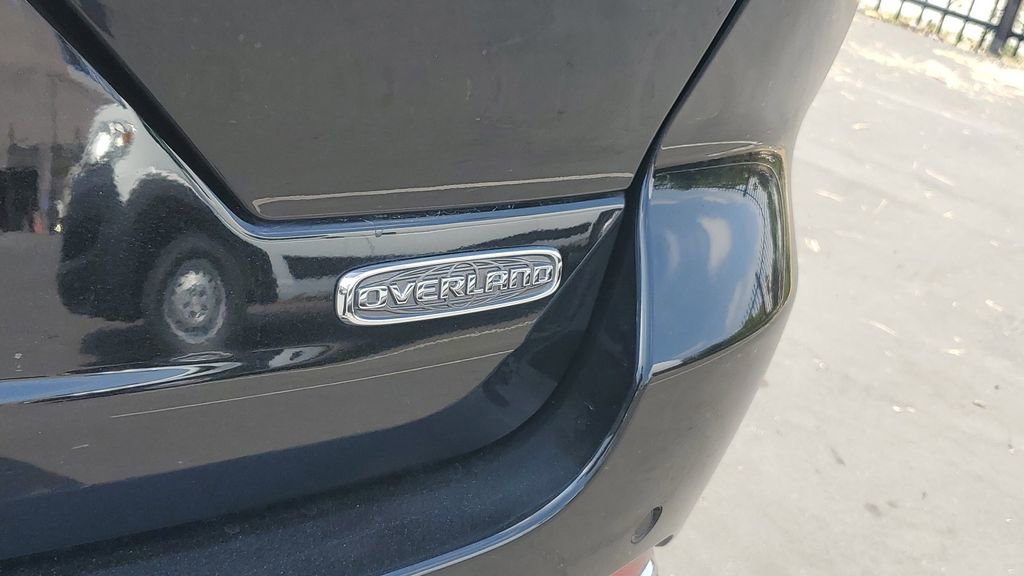 Used 2023 Jeep Grand Cherokee Overland w/ Adv Protech Group III AWD/4WD image 10