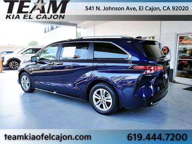 Used 2024 Toyota Sienna Limited image 7