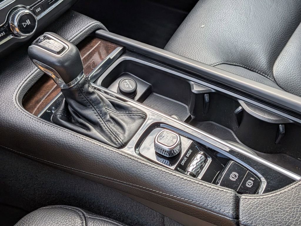 Used 2018 Volvo S90 T5 Momentum image 16