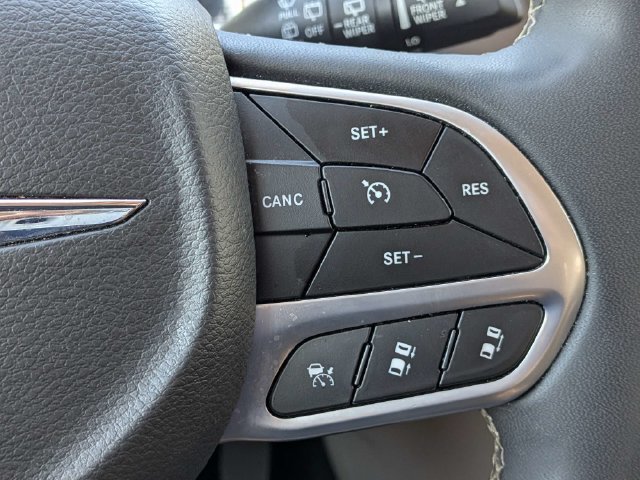 Used 2024 Chrysler Pacifica Touring-L FWD image 26
