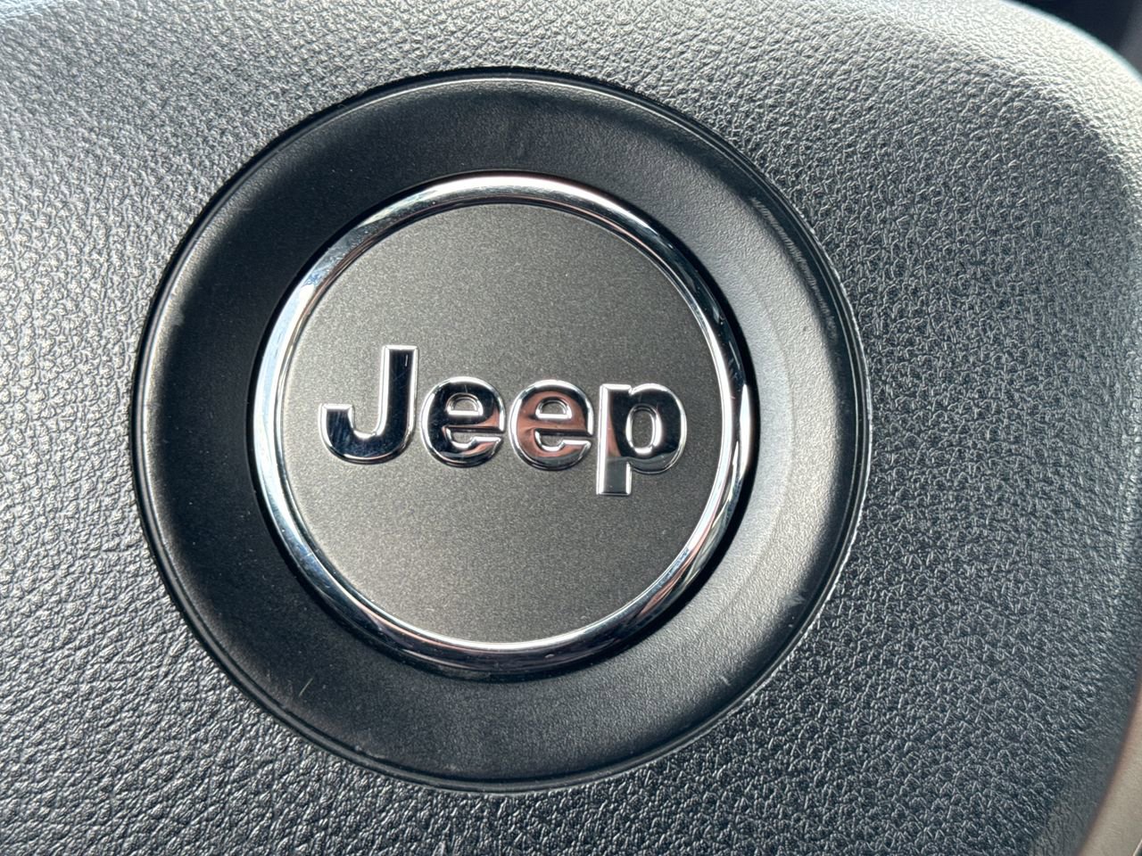 Used 2016 Jeep Grand Cherokee Overland w/ Advanced Technology Group image 31