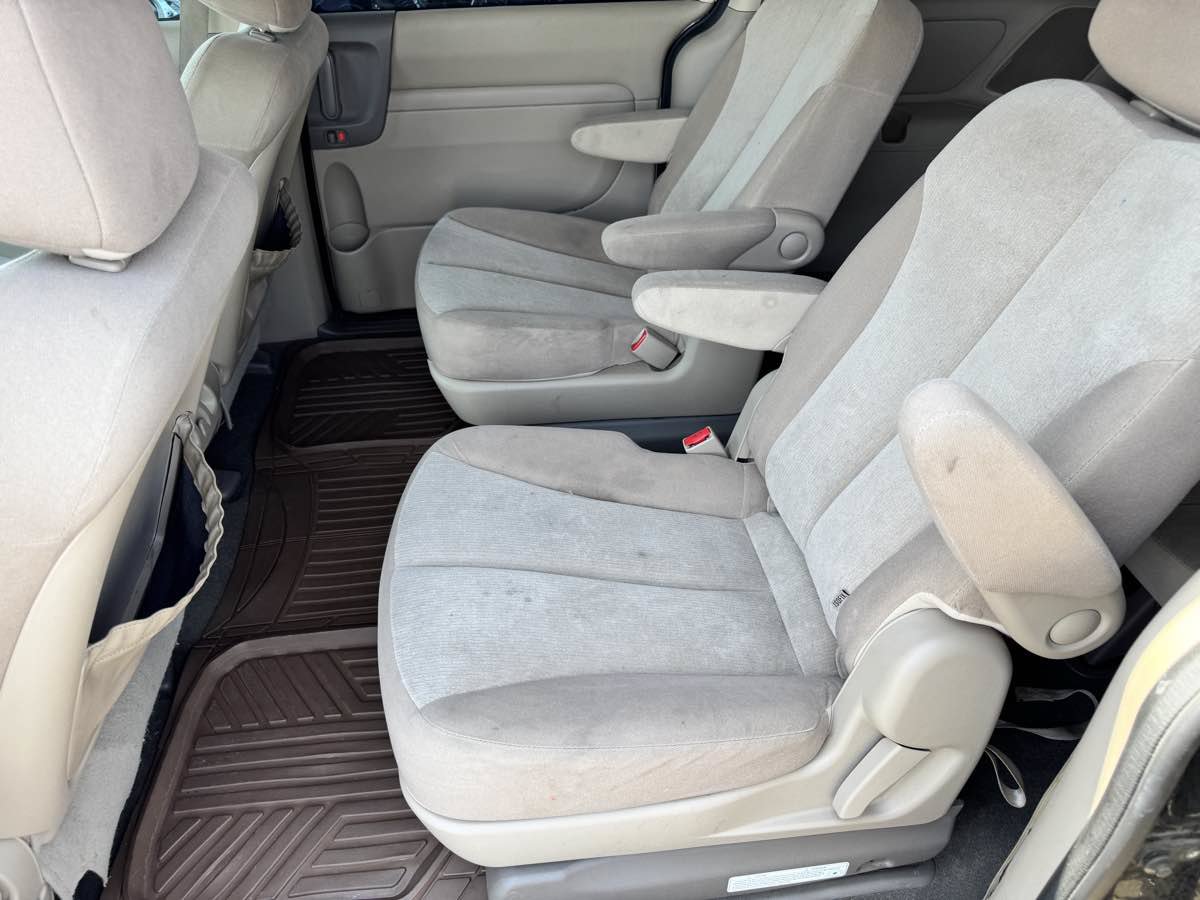 Used 2012 Kia Sedona LX w/ PWR Pkg FWD image 29
