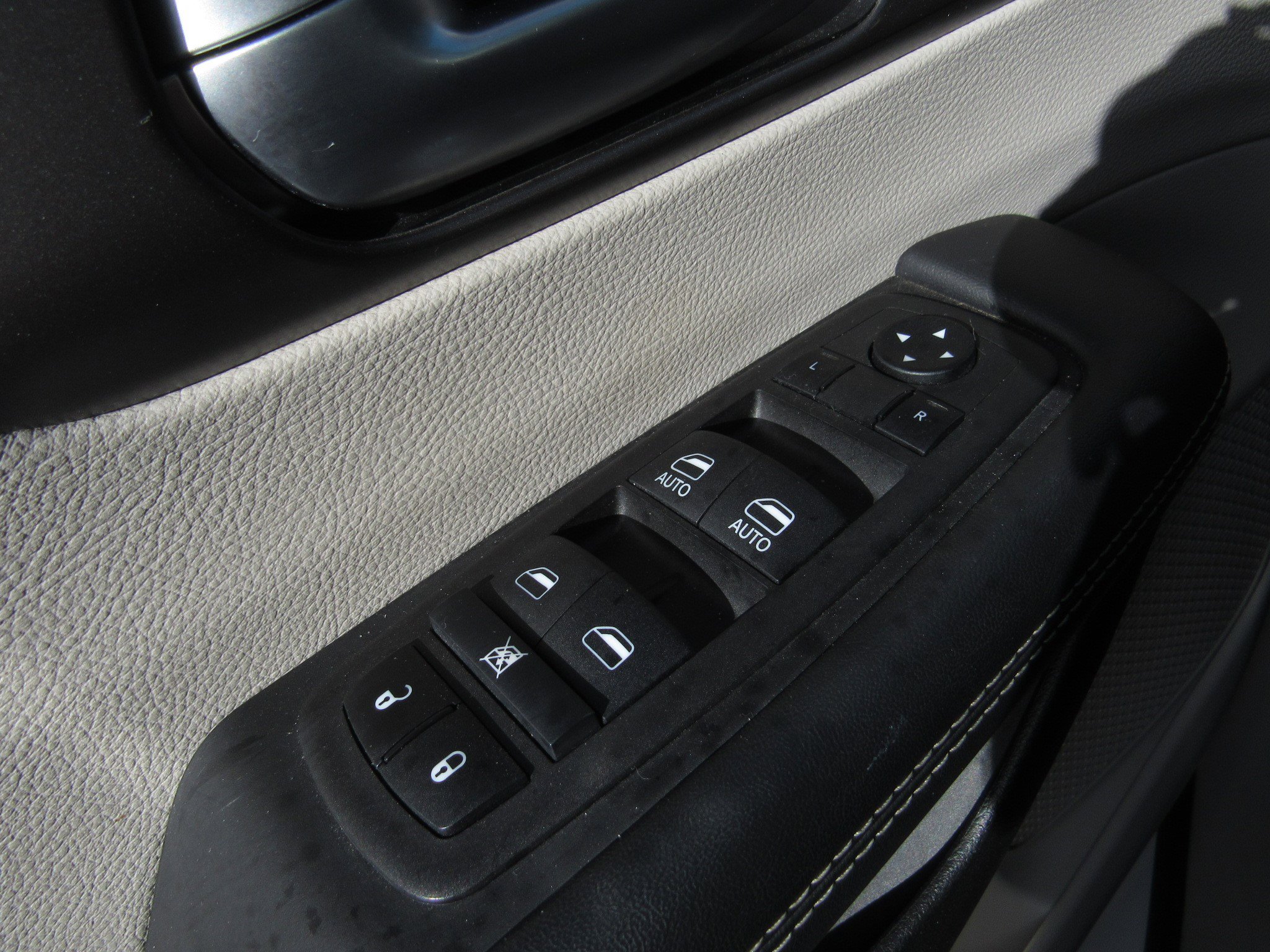 Used 2024 Chrysler Pacifica Touring-L image 21