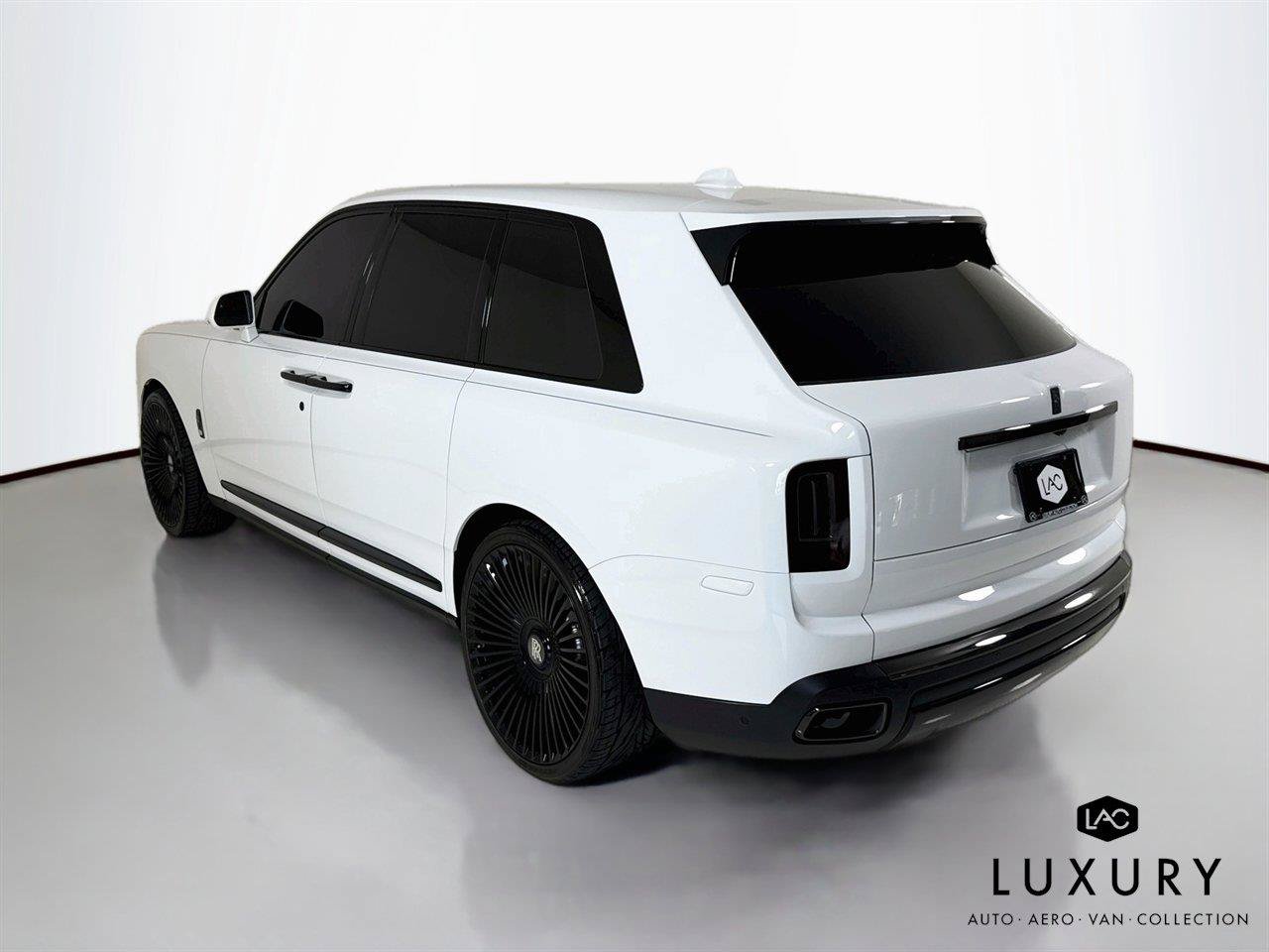 Used 2023 Rolls-Royce Cullinan Black Badge w/ Dark Exterior Package AWD/4WD image 7