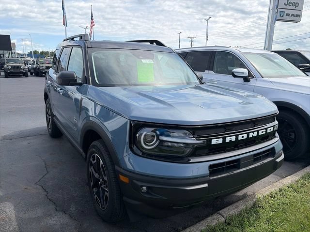 Used 2024 Ford Bronco Sport Outer Banks w/ Tech Package AWD/4WD image 2