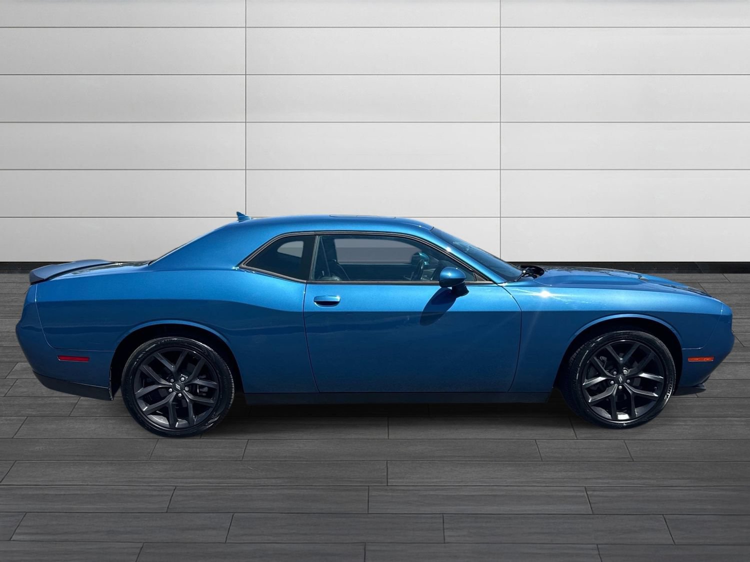 Used 2022 Dodge Challenger SXT w/ Plus Package RWD image 3