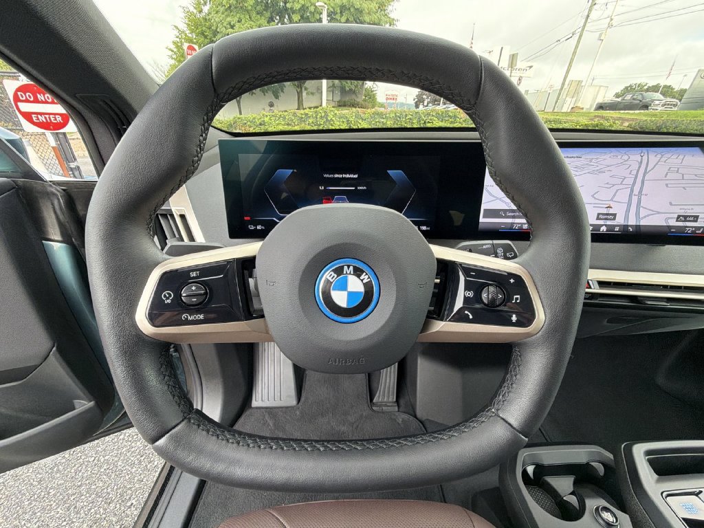 Used 2024 BMW iX xDrive50 AWD/4WD image 23