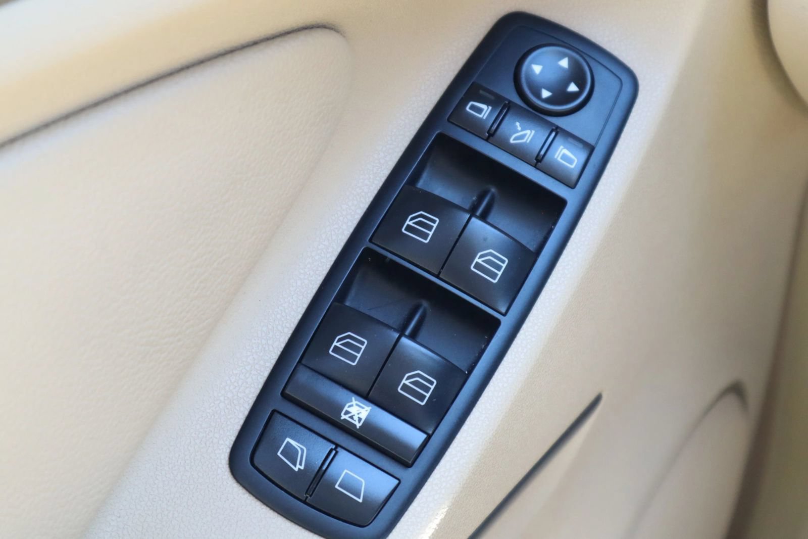 Used 2008 Mercedes-Benz GL 320 CDI 4MATIC image 32