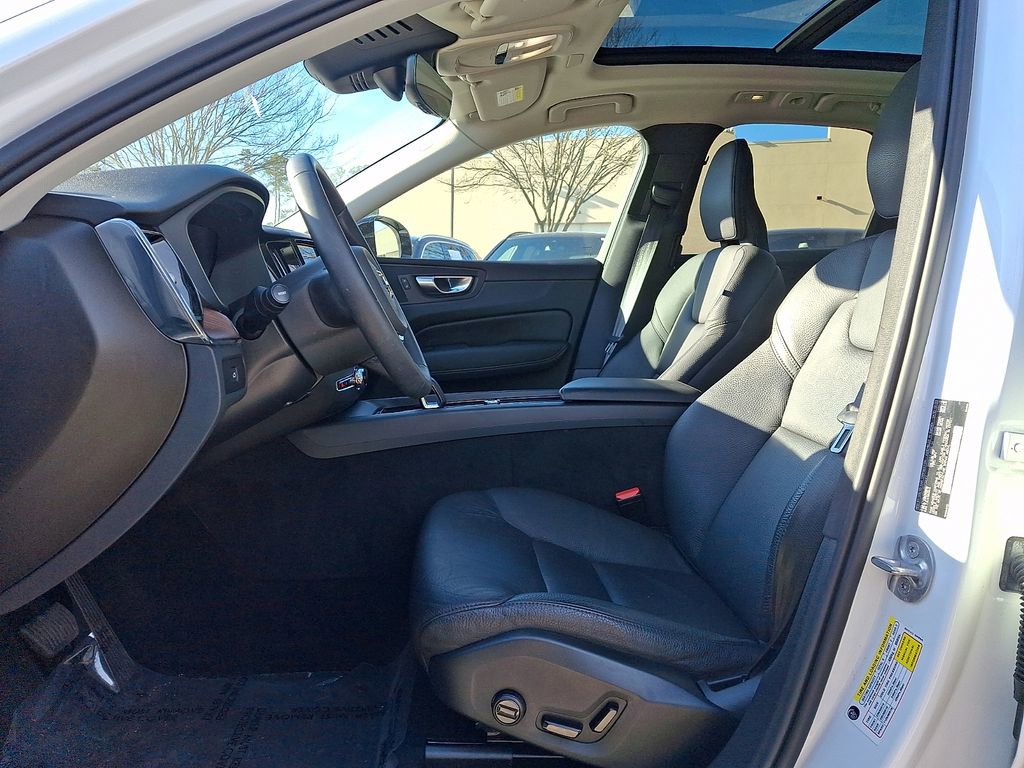 Used 2024 Volvo XC60 B5 Plus w/ Protection Package Premier AWD/4WD image 13