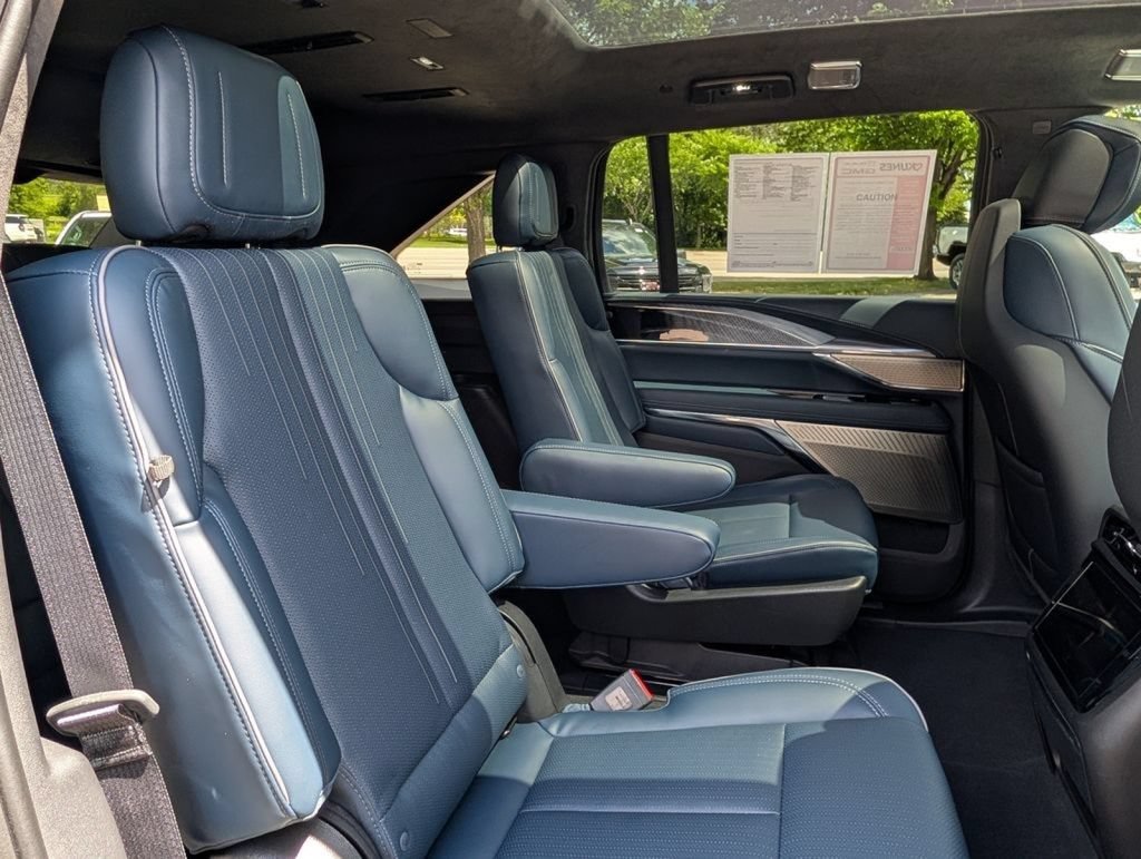 Used 2025 Cadillac Escalade IQ Luxury 2 w/ LPO, Premium Carpet Package AWD/4WD image 23