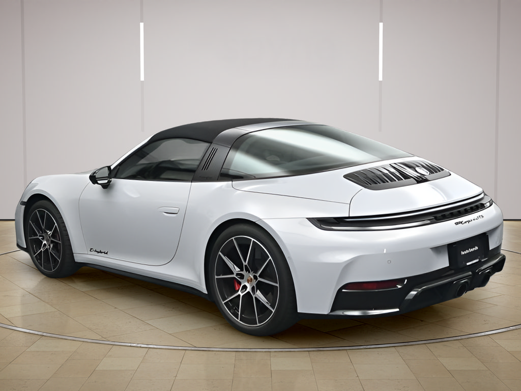 Certified 2025 Porsche 911 Targa 4 GTS AWD/4WD image 3