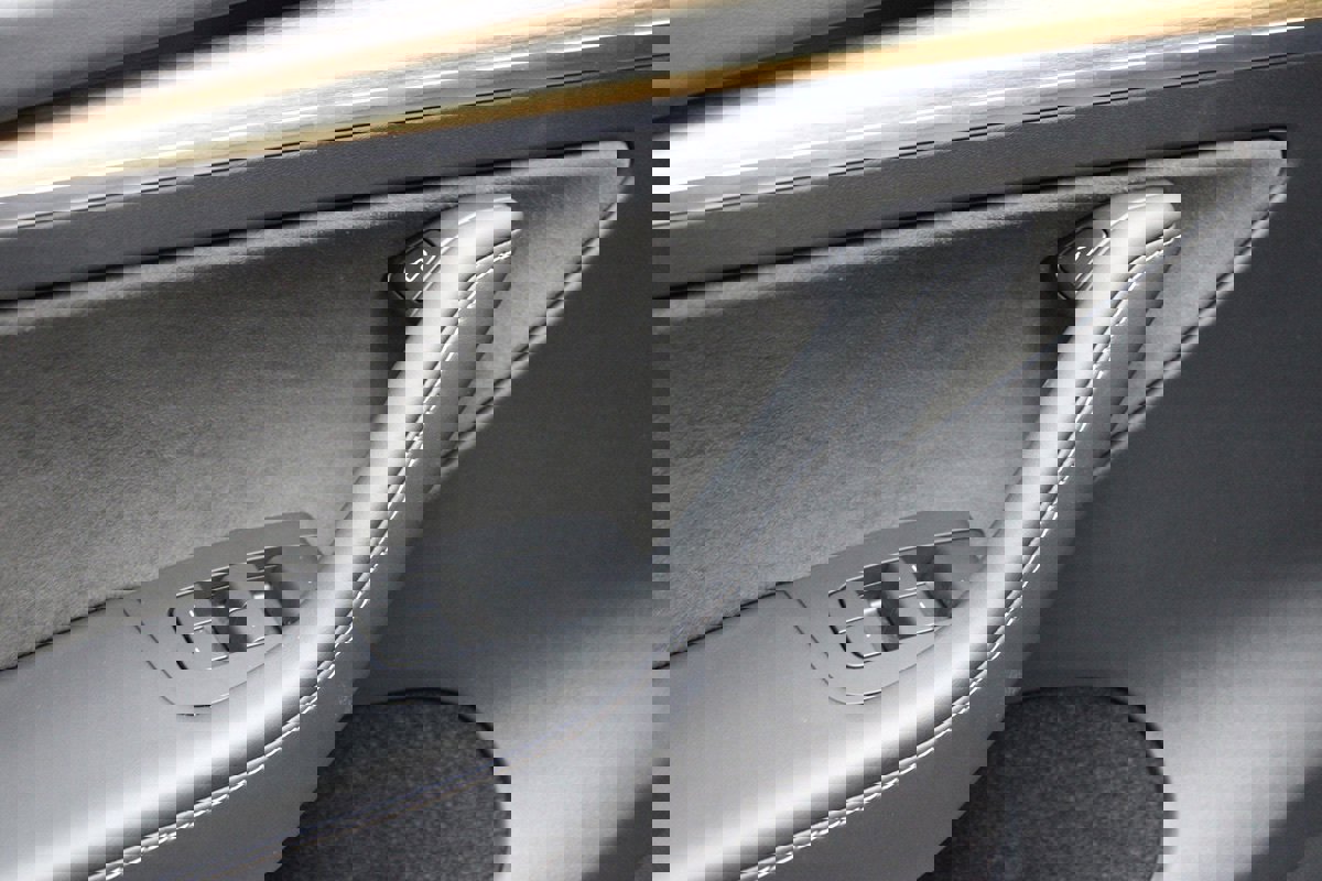 Used 2024 Tesla Model Y Performance image 35