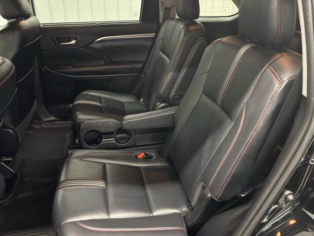 Used 2019 Toyota Highlander SE image 11