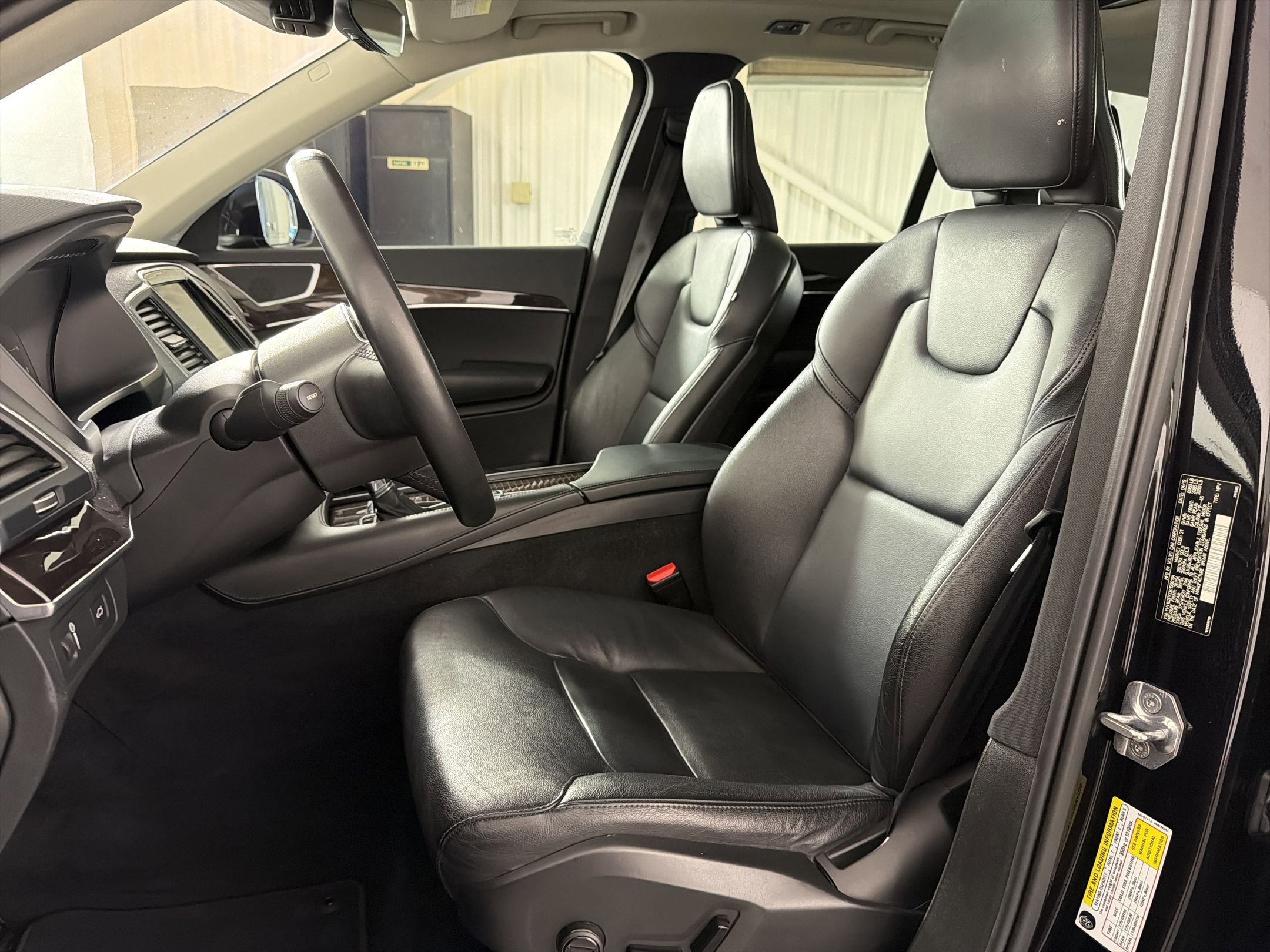 Used 2019 Volvo XC90 T5 Momentum w/ Protection Package Premier image 5