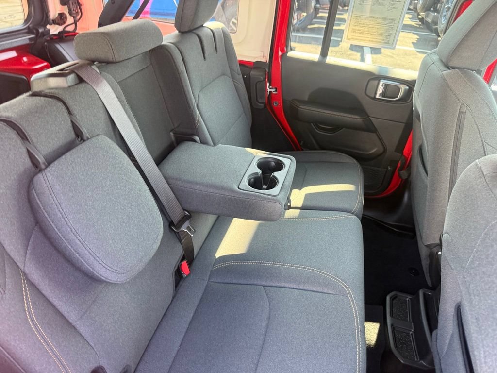 Used 2025 Jeep Wrangler Unlimited Sahara AWD/4WD image 58