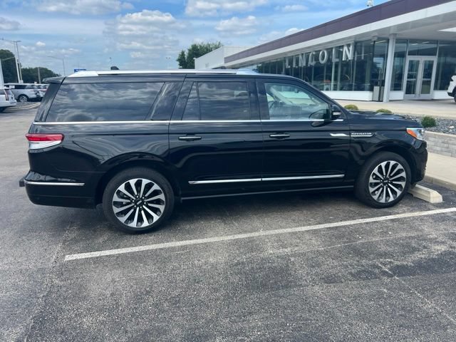 Used 2024 Lincoln Navigator L Reserve AWD/4WD image 2
