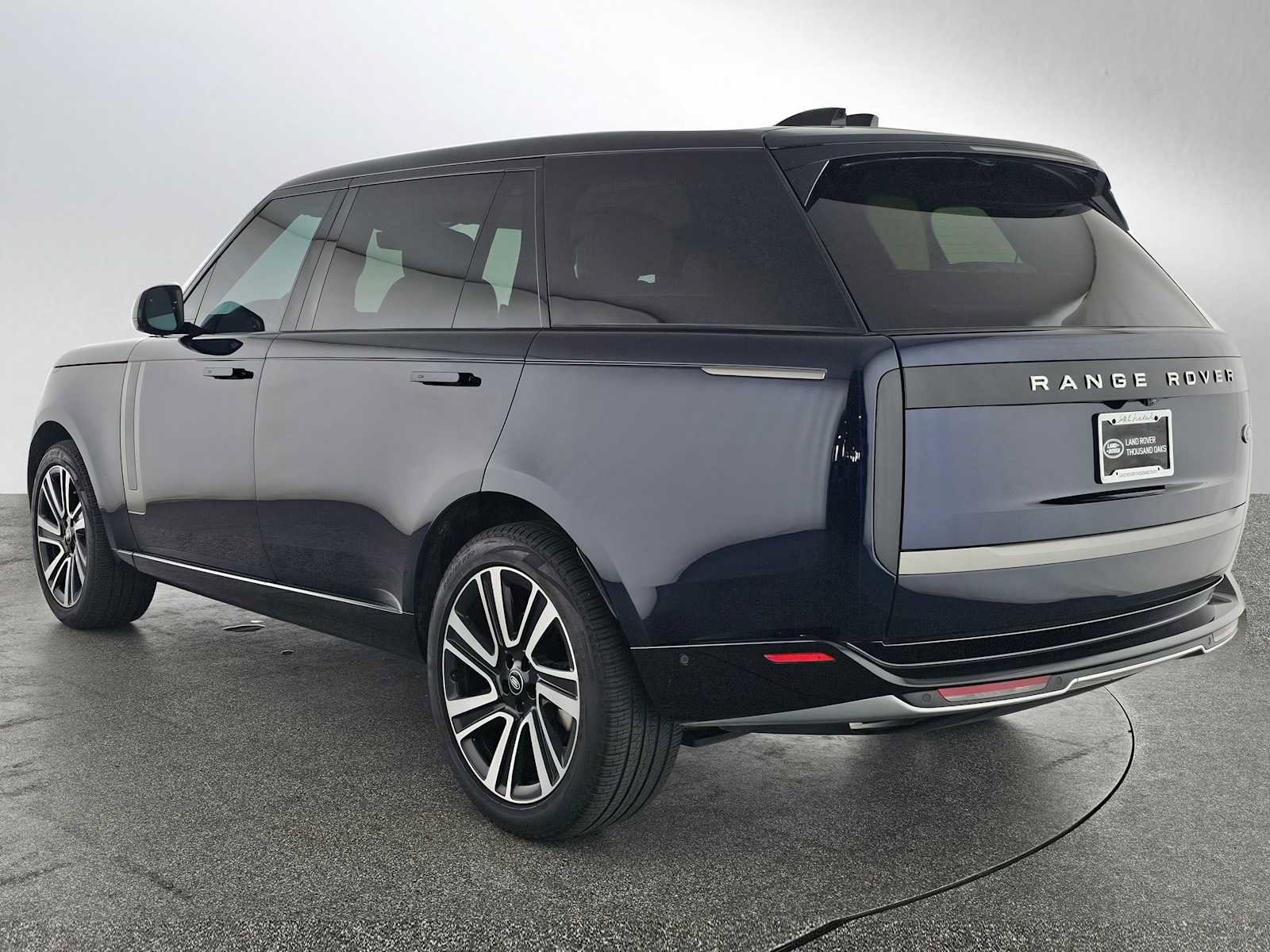 Used 2023 Land Rover Range Rover Long Wheelbase SE AWD/4WD image 3