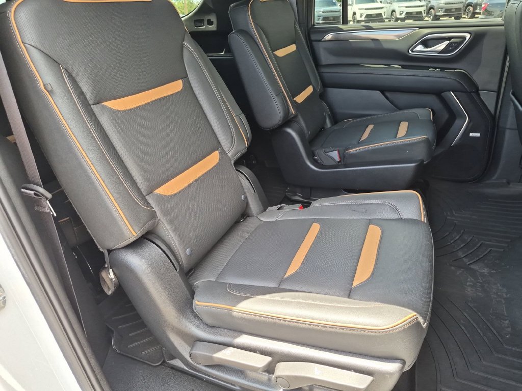 Used 2024 GMC Yukon XL AT4 w/ Technology Package AWD/4WD image 29