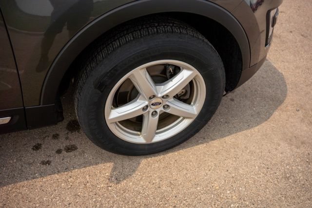 Used 2017 Ford Explorer XLT AWD/4WD image 9