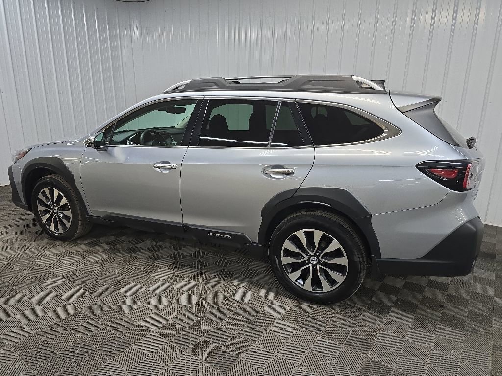 Used 2023 Subaru Outback Touring XT AWD/4WD image 4