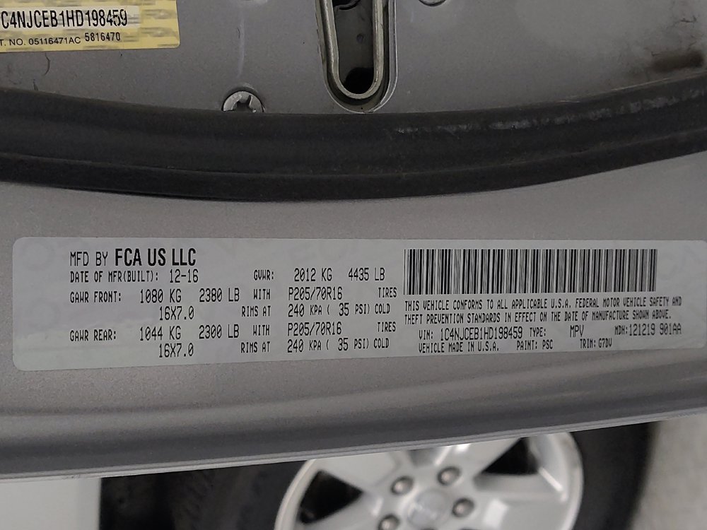 Used 2017 Jeep Compass Latitude FWD image 33
