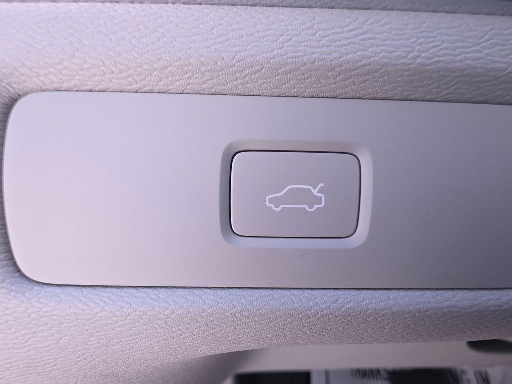 Used 2023 Volvo XC60 B5 Core w/ Climate Package image 27