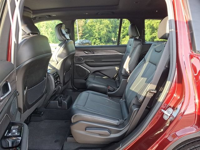 Used 2024 Jeep Grand Cherokee L Overland w/ Luxury Tech Group IV AWD/4WD image 10
