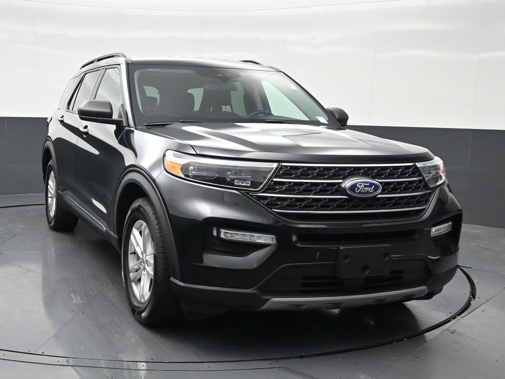 Used 2024 Ford Explorer XLT w/ Equipment Group 202A RWD image 8