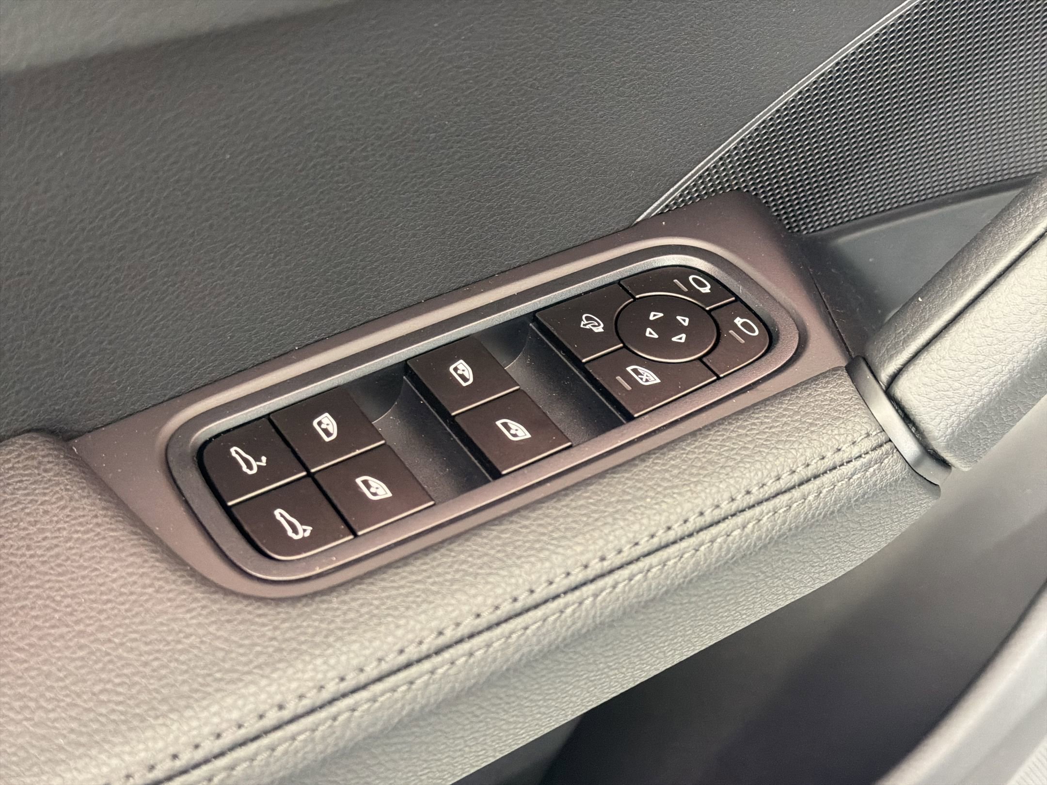 New 2026 Porsche Cayenne image 24