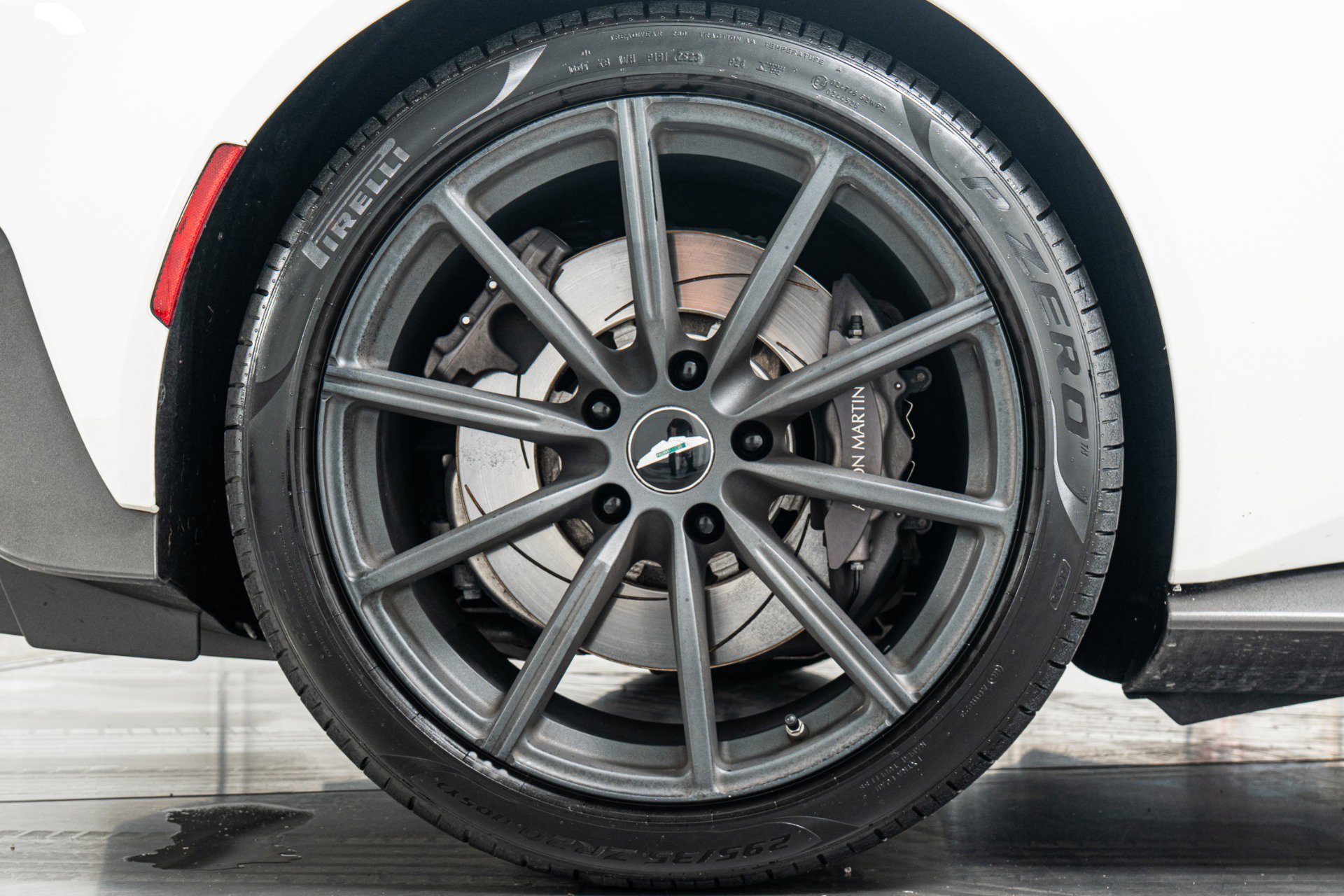 Used 2020 Aston Martin V8 Vantage Coupe RWD image 40