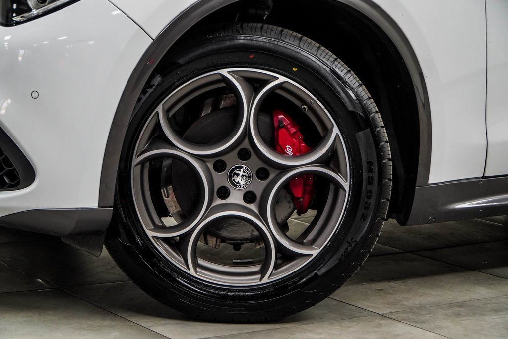 Used 2022 Alfa Romeo Stelvio Ti image 3