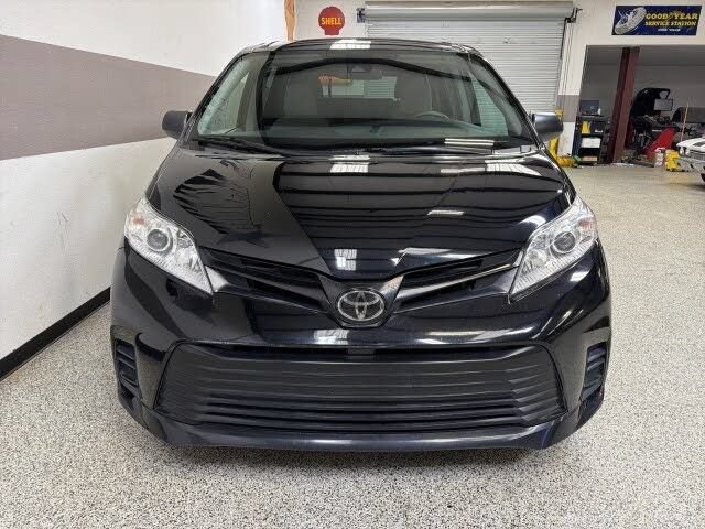 Used 2020 Toyota Sienna L FWD image 2