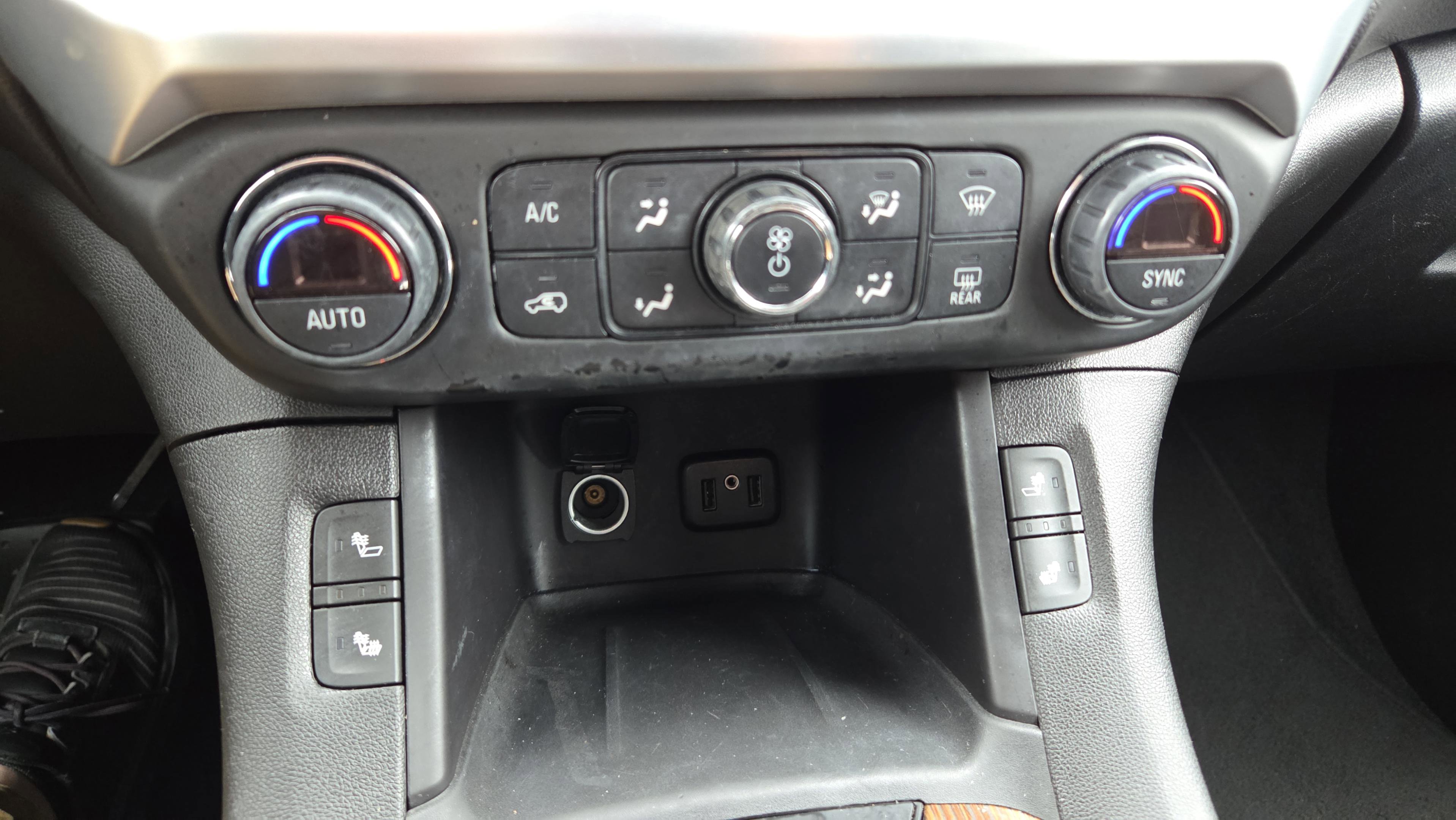 Used 2018 GMC Acadia SLE image 26