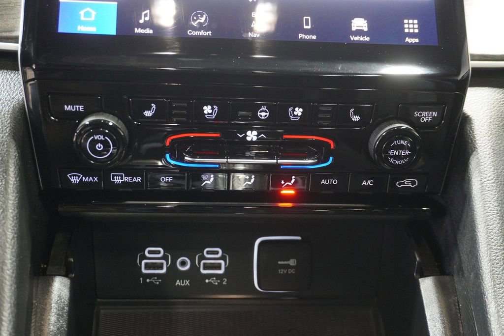 Used 2024 Jeep Grand Cherokee Limited w/ Luxury Tech Group II image 22