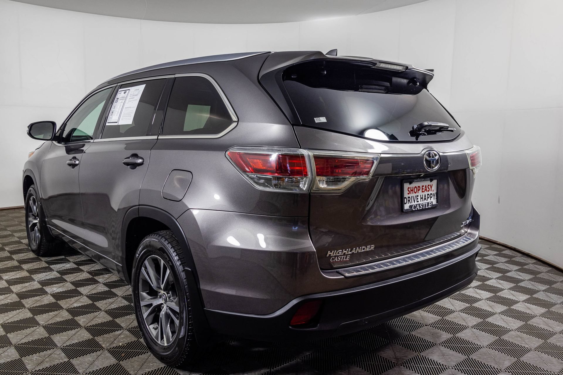 Used 2016 Toyota Highlander XLE AWD/4WD image 19