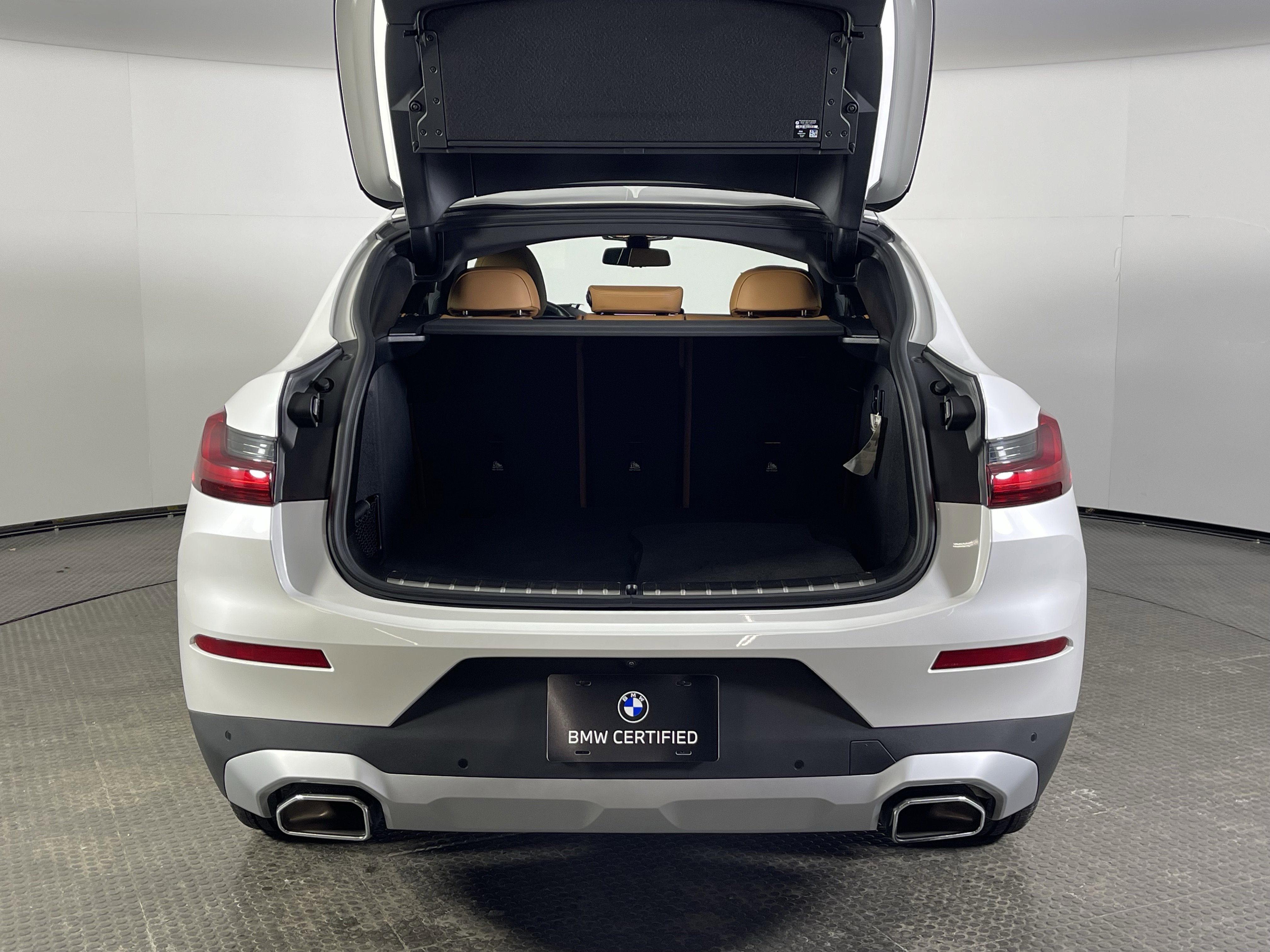 Certified 2025 BMW X4 xDrive30i image 8