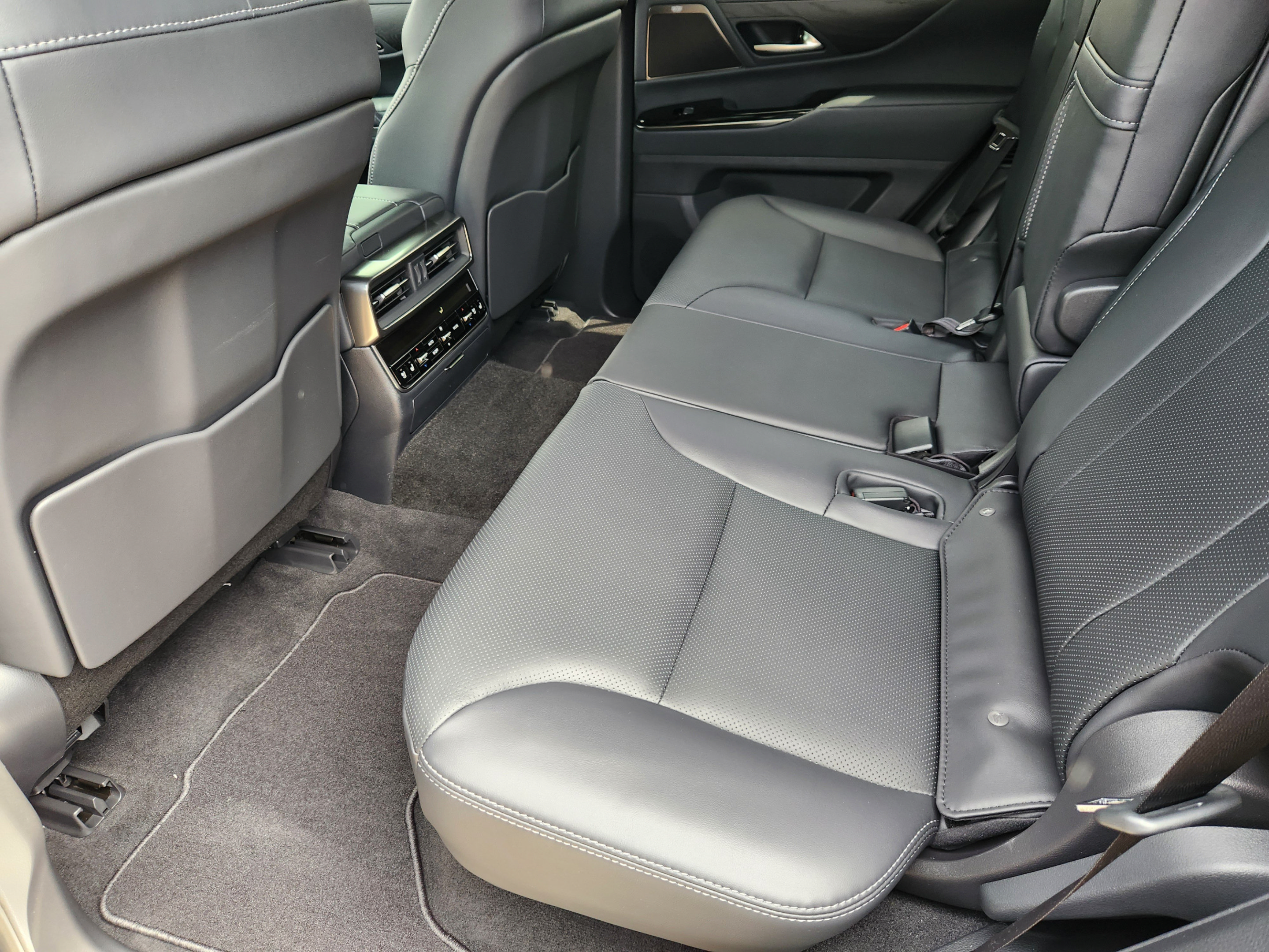 New 2026 Lexus LX 700h Luxury w/ Appearance Package AWD/4WD image 15