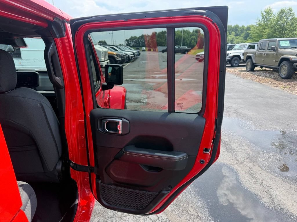 Used 2025 Jeep Wrangler Unlimited Sahara w/ Safety Group AWD/4WD image 49