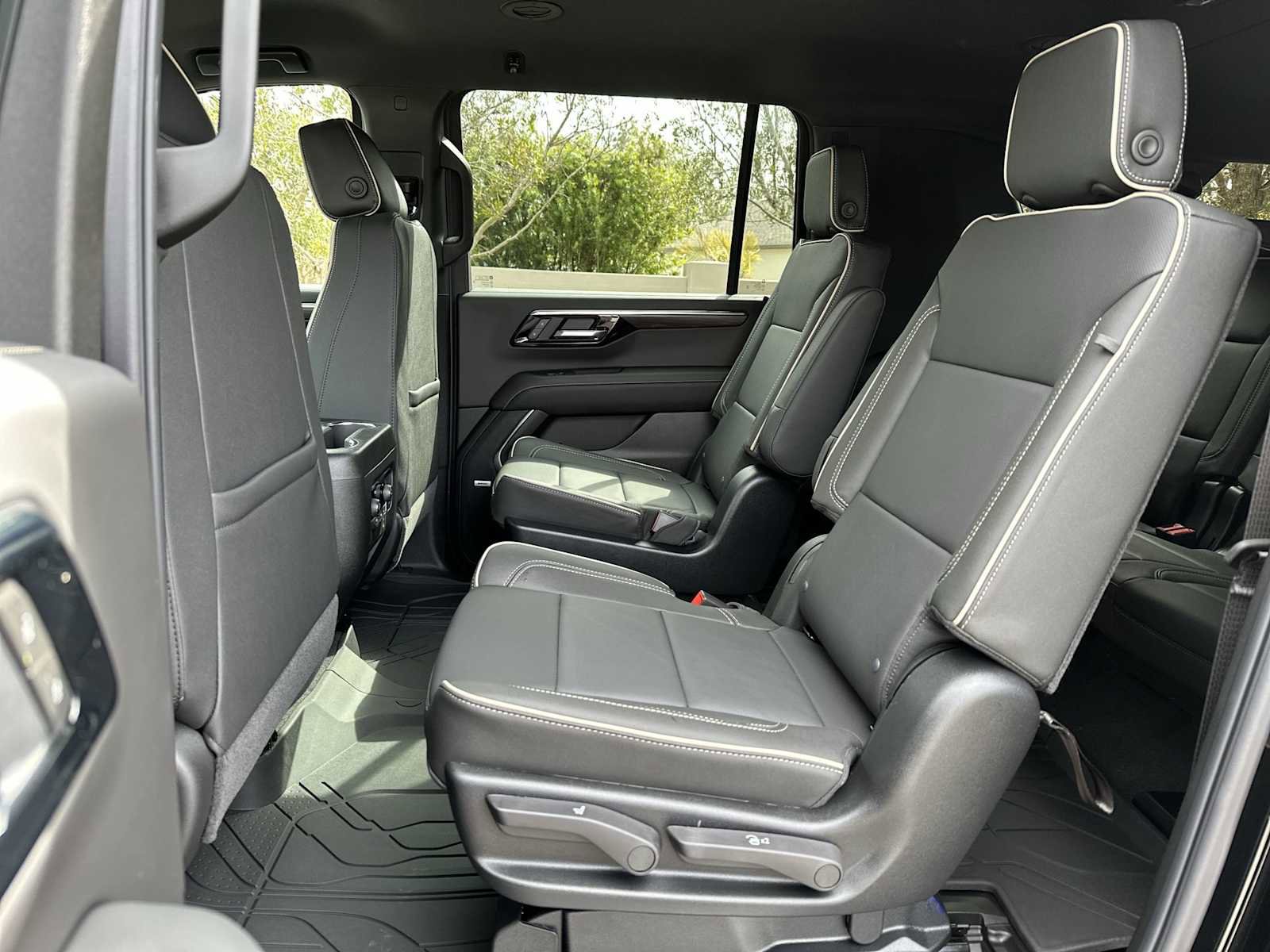 New 2026 Chevrolet Suburban Premier image 17